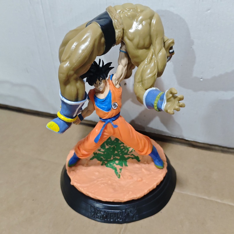 Vintage Collectible Figurines - Dragon Ball Z Goku Taşıyan Nappa